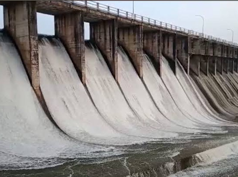 Thabbowa Reservoir Releases 880 Cusecs of Water into Mee Oya